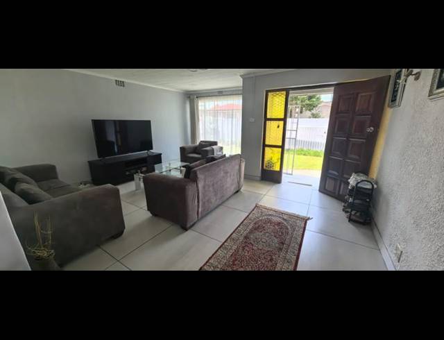 4 BEDROOM HOUSE FOR SALE IN SOPHIATOWN